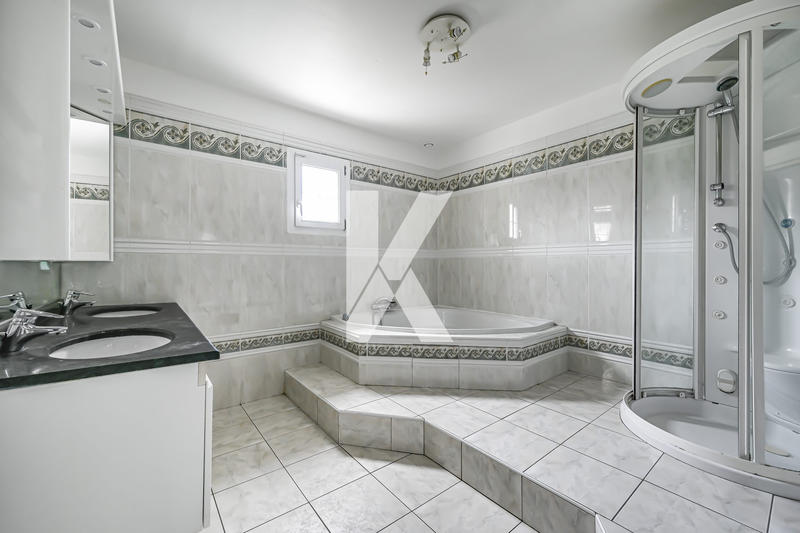 Maison - 162 m² - 7 pièces