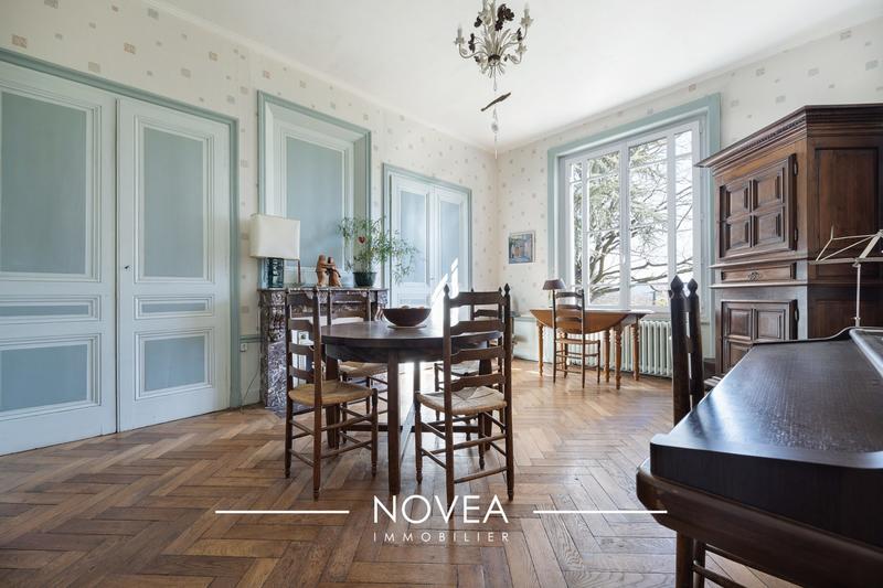 Maison ancienne - 210 m² - 8 pièces