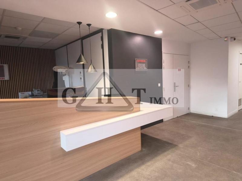 Entrepôt - 1 240 m²