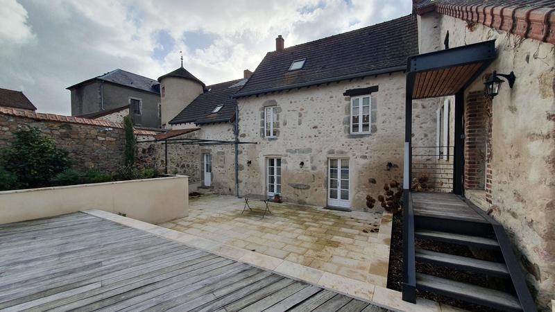 Maison - 285 m² - 11 pièces