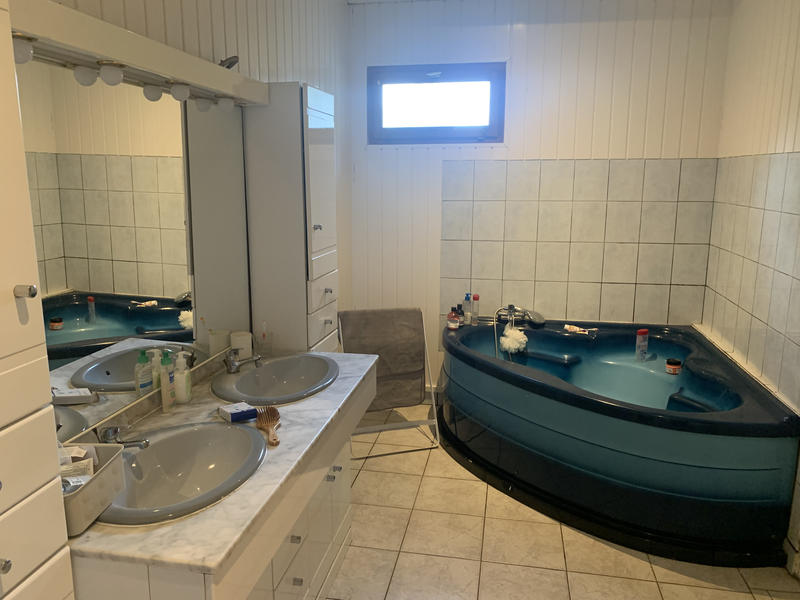 Maison - 250 m² - 10 pièces