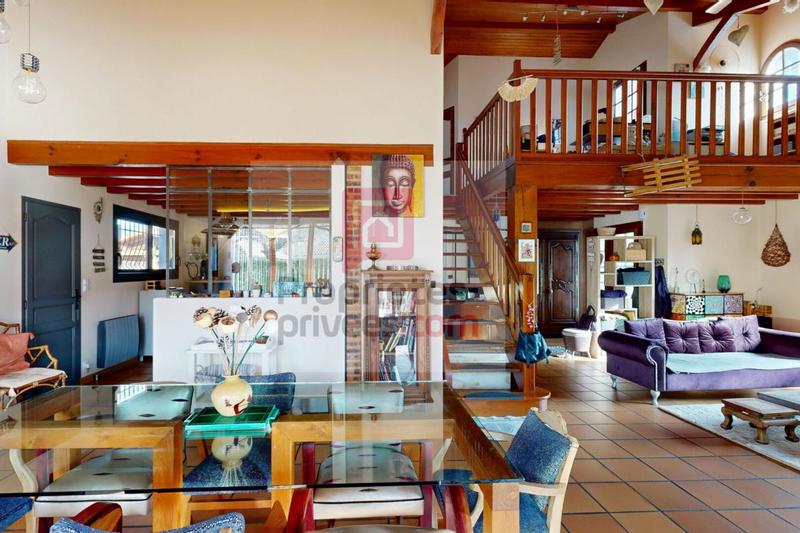 Maison - 185 m² - 5 pièces