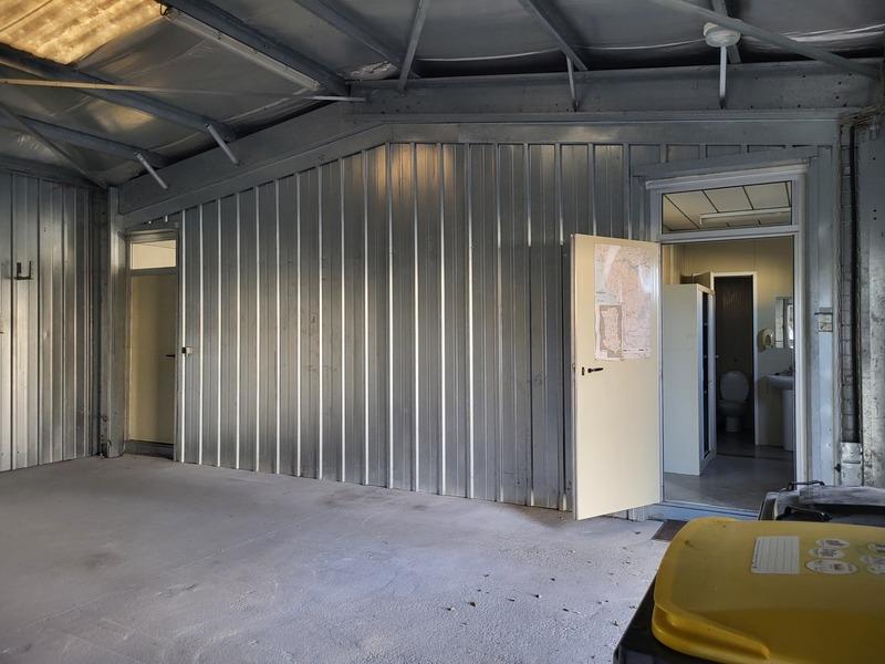 Local d'activité / Entrepôt - 172 m² - 4 pièces