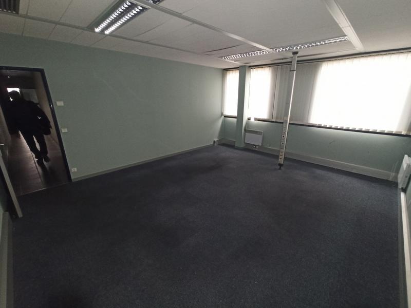 Bureau - 1 600 m²