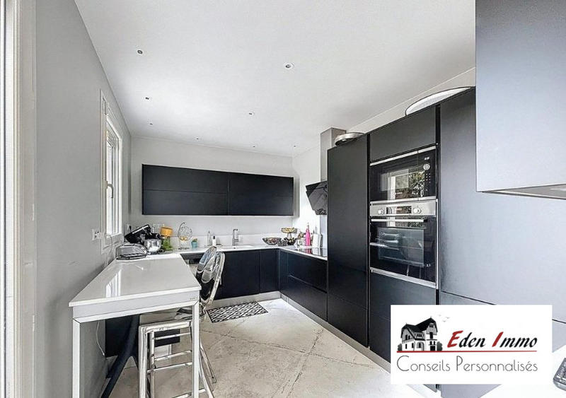 Maison - 238 m² - 7 pièces