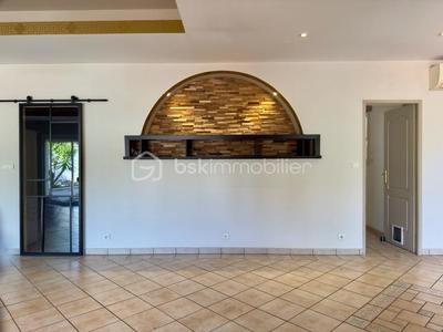 Maison traditionnelle - 218 m² - 6 pièces