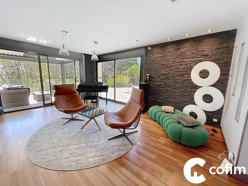 Maison contemporaine - 279 m² - 12 pièces