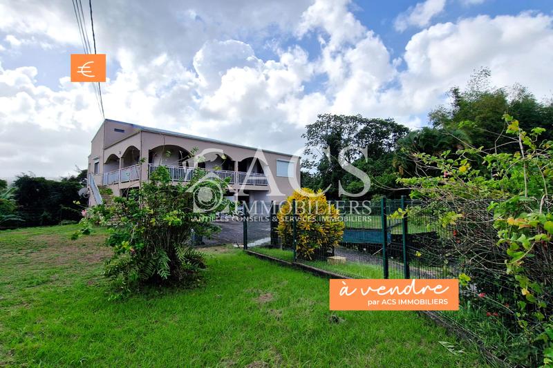 Maison - 238 m² - 9 pièces