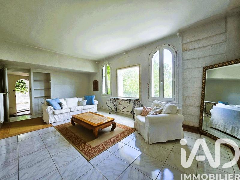 Maison - 240 m² - 10 pièces