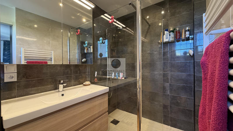 Maison - 228 m² - 7 pièces