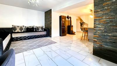 Maison - 200 m² - 8 pièces