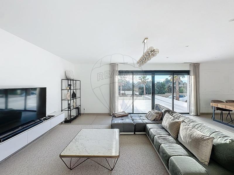 Maison - 228 m² - 5 pièces