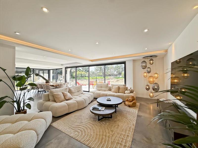 Maison - 215 m² - 5 pièces