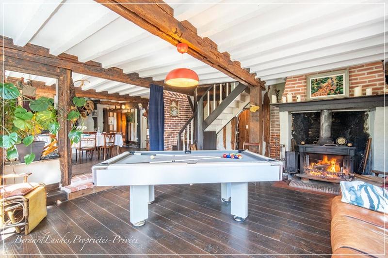 Maison - 218 m² - 9 pièces