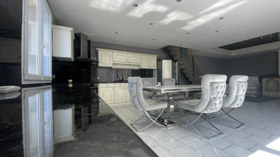 Maison - 95 m² - 4 pièces