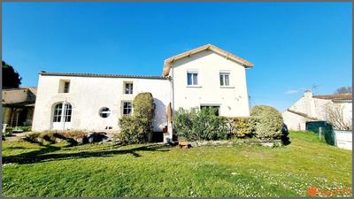 Maison - 261 m² - 10 pièces