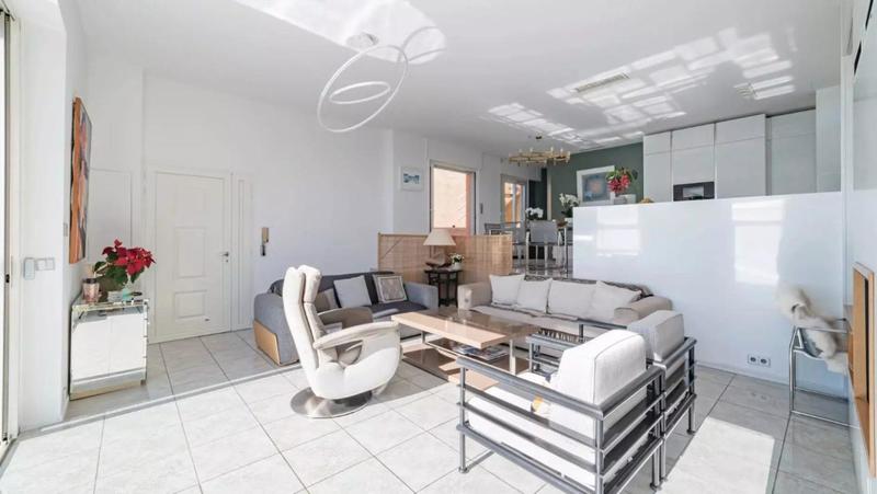 Maison - 271 m² - 7 pièces