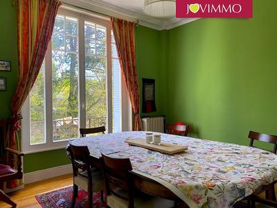 Maison - 254 m² - 10 pièces