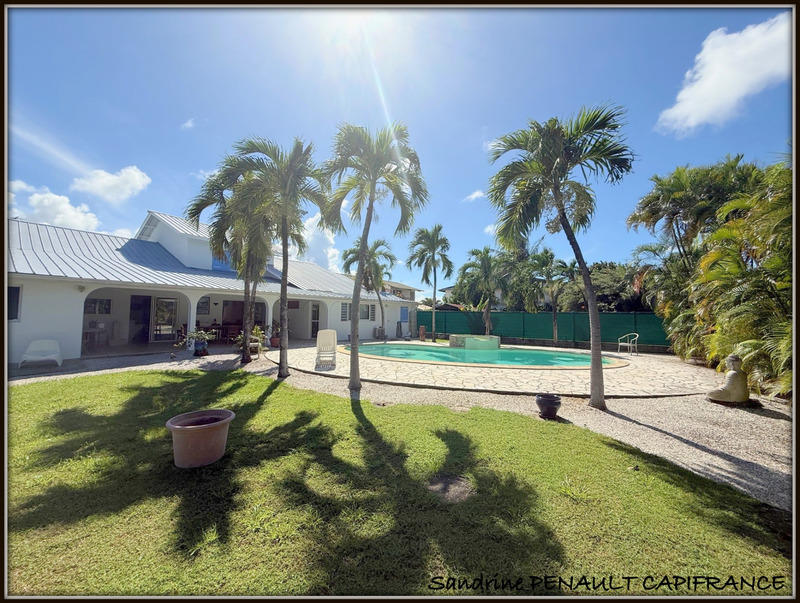 Villa - 221 m² - 7 pièces