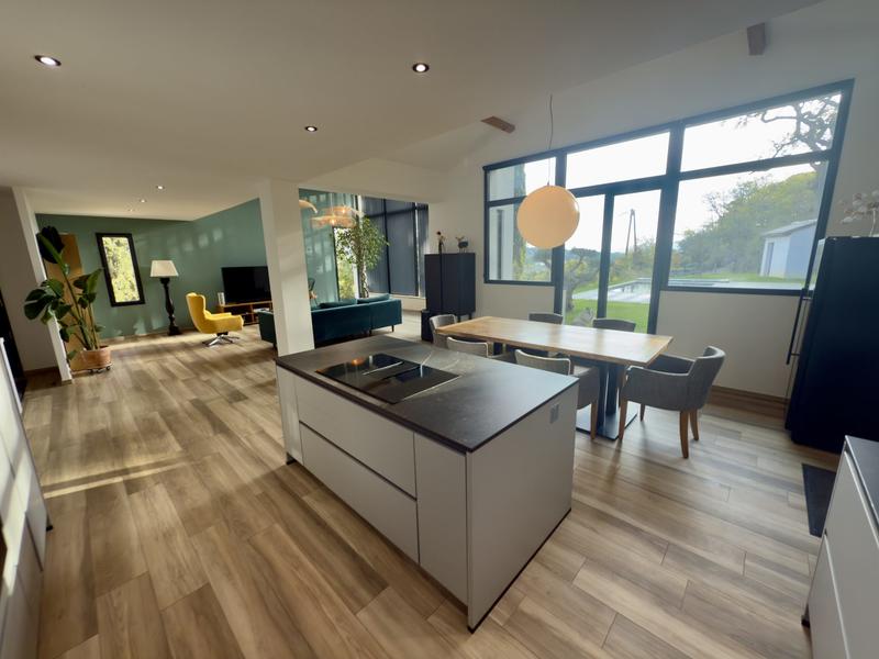 Villa - 198 m² - 6 pièces