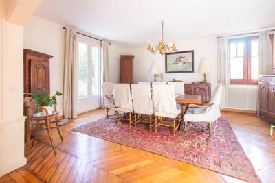 Maison - 400 m² - 8 pièces
