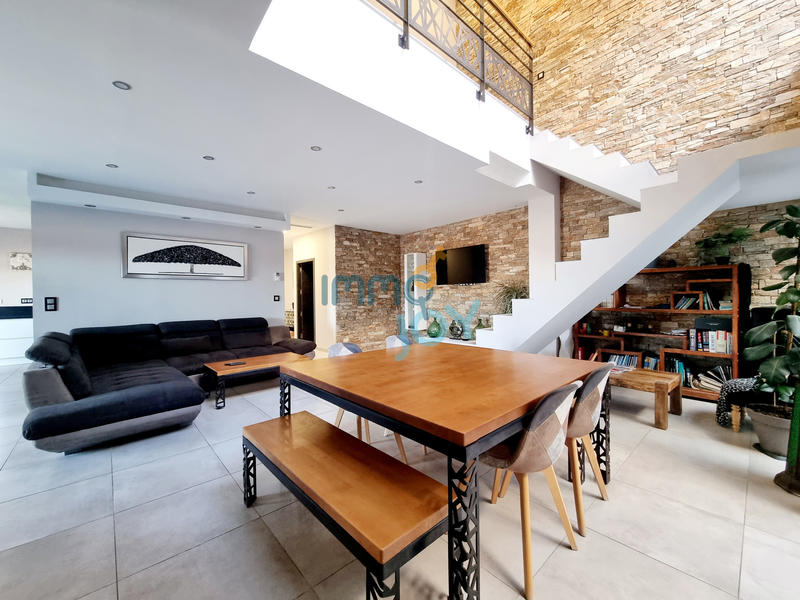 Maison - 257 m² - 10 pièces