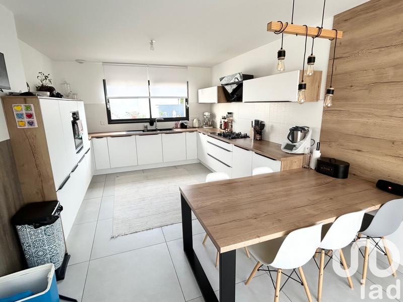 Maison - 198 m² - 6 pièces