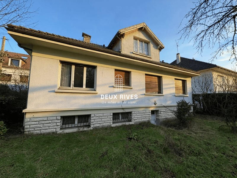 Maison traditionnelle - 100 m² - 5 pièces