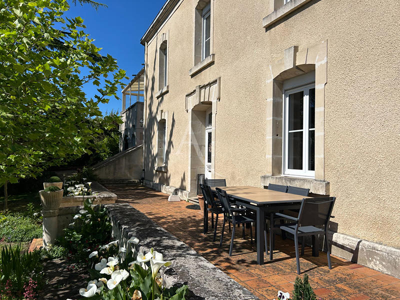 Maison - 312 m² - 9 pièces