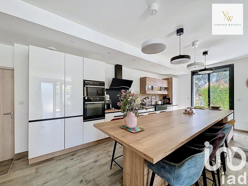 Maison - 222 m² - 7 pièces