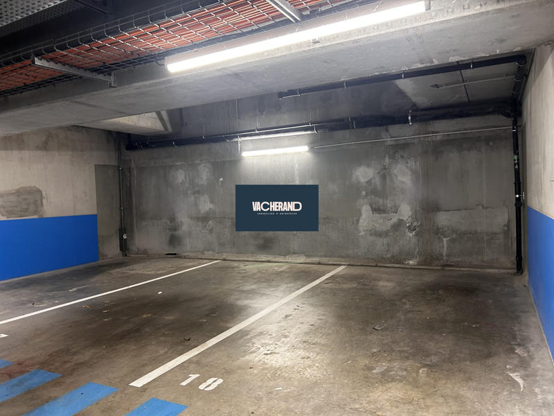 Bureau - 749 m² - 1 pièce