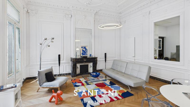 Appartement haussmannien - 91 m² - 2 pièces