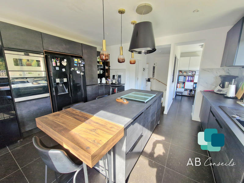 Maison contemporaine - 371 m² - 6 pièces