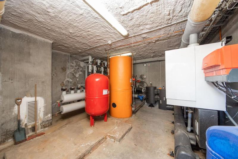 Maison - 3 706 m² - 13 pièces