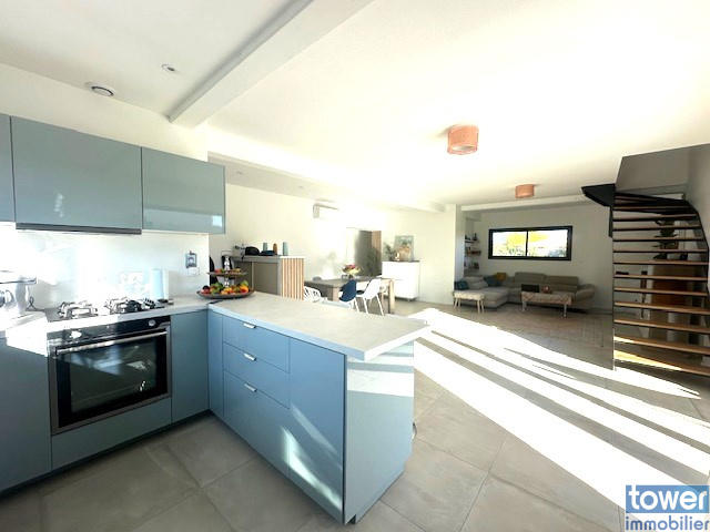 Maison - 122 m² - 4 pièces