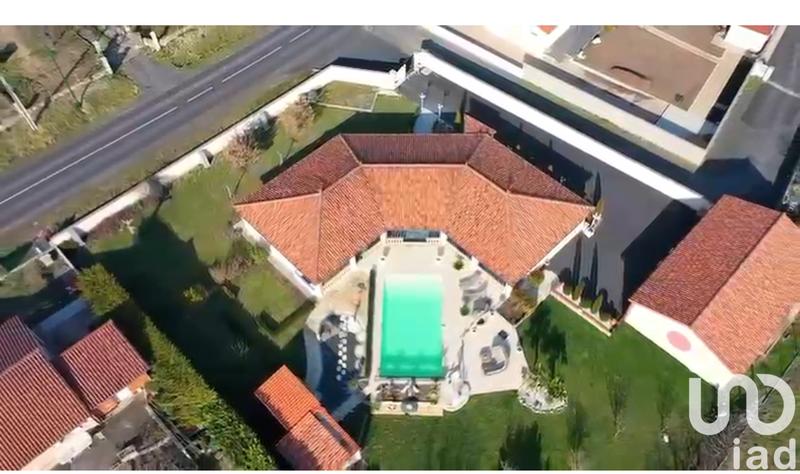 Maison - 240 m² - 5 pièces