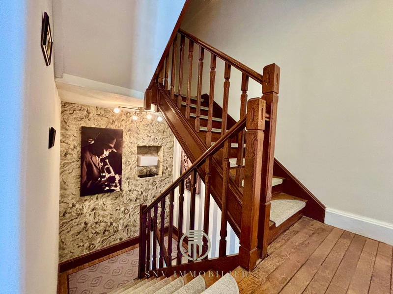 Maison - 290 m² - 12 pièces