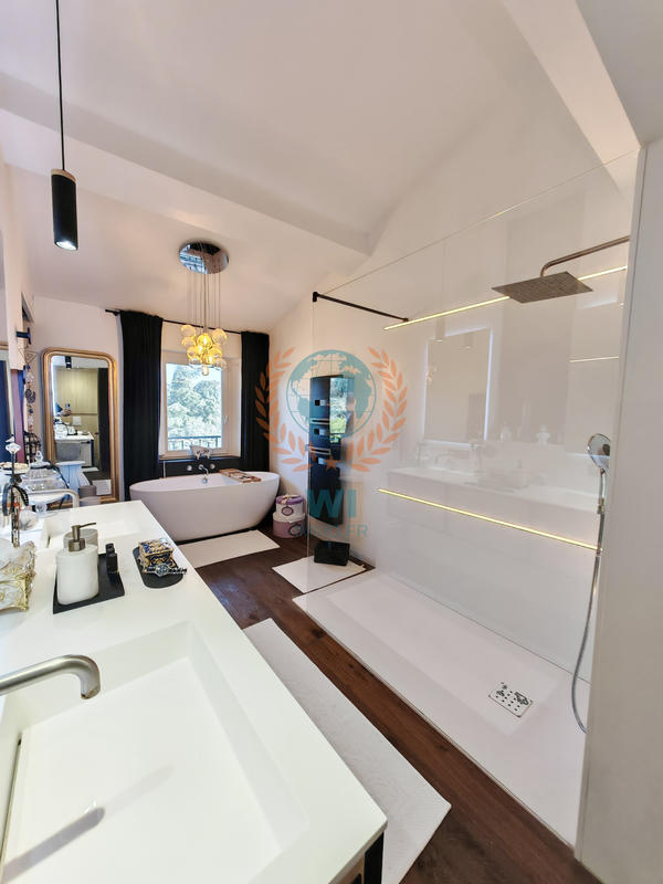 Maison de village - 200 m² - 6 pièces