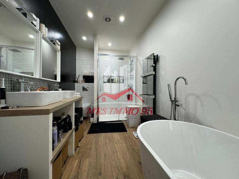 Propriété - 179 m² - 6 pièces