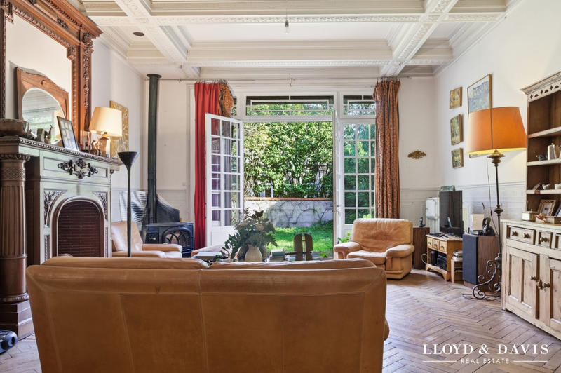 Maison - 392 m² - 12 pièces