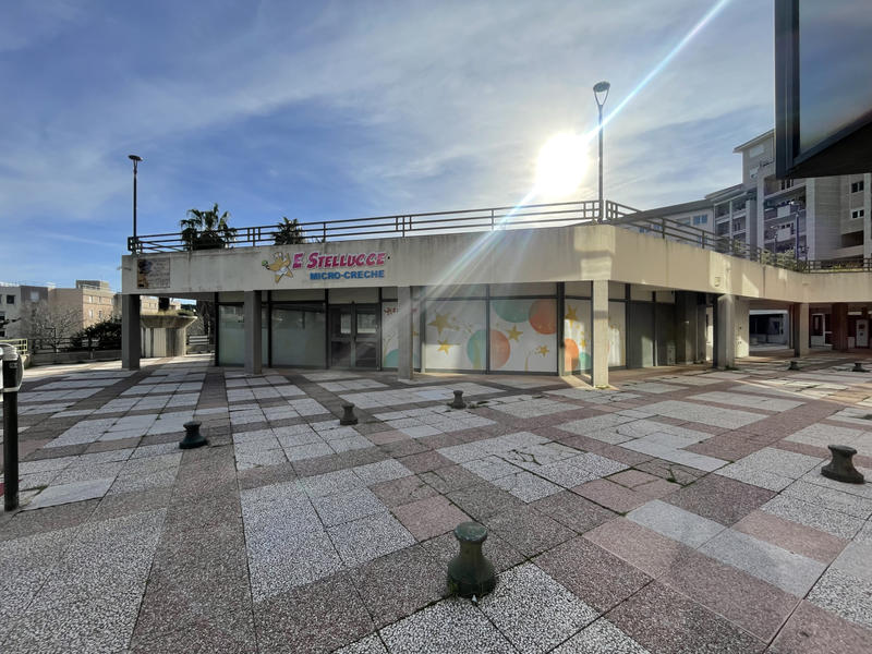 Local commercial - 145 m²