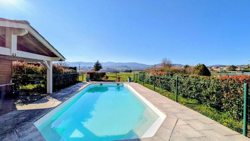 Maison traditionnelle - 212 m² - 8 pièces