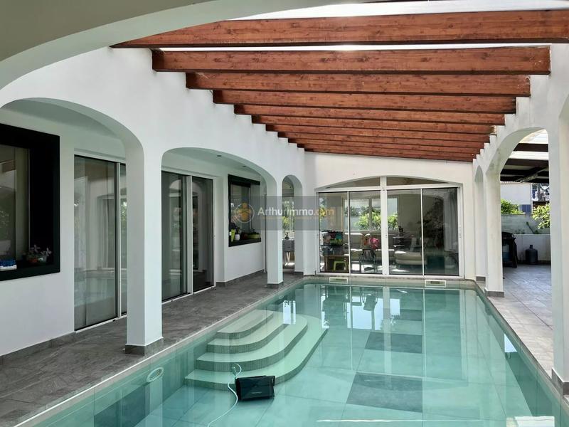 Maison - 257 m² - 9 pièces