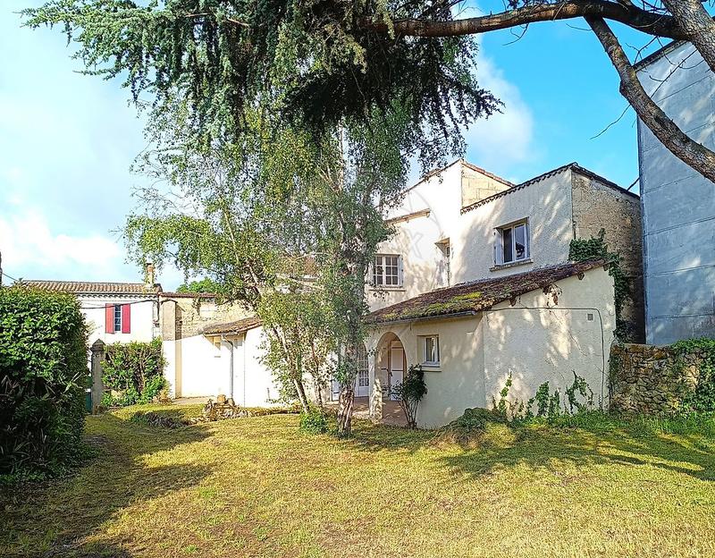 Maison - 185 m² - 8 pièces