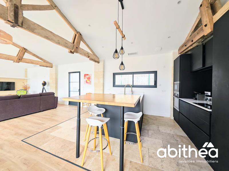 Maison - 250 m² - 6 pièces