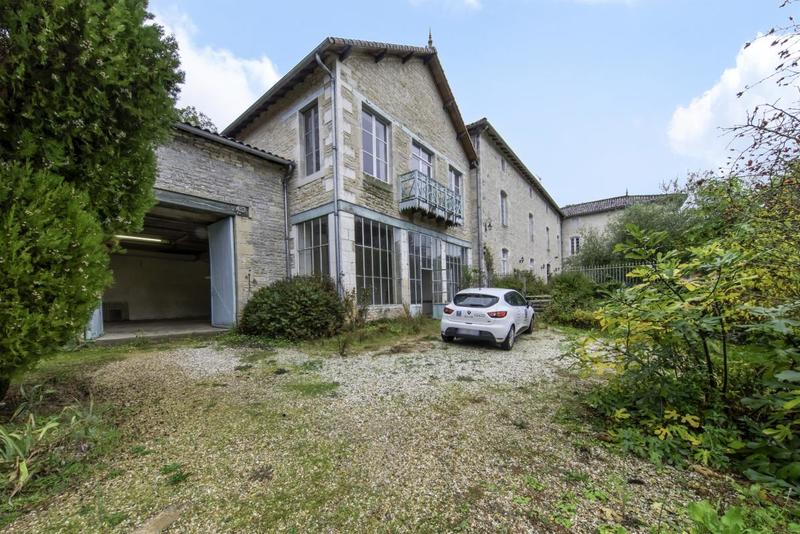 Maison - 641 m²