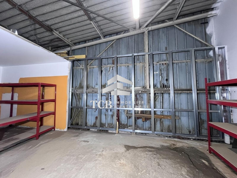 Local d'activités - 145 m²