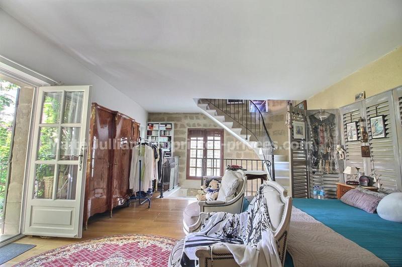 Demeure - 230 m² - 8 pièces