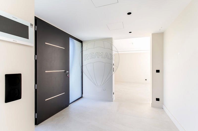 Maison - 280 m² - 8 pièces