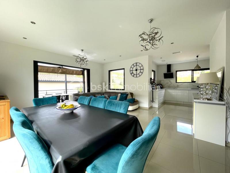 Villa - 186 m² - 6 pièces